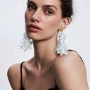 Białe kolczyki ślubne - ręcznie robione kwiaty Delikatne, ręcznie wykonane kolczyki w kształcie bia