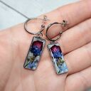 Kolczyki z niezapominajkami zalanymi żywicą