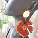 Mosiężne kolczyki w kształcie kwiatów