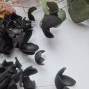 Czarne, leciutkie kolczyki boho w kształcie kwiatów - Ruda Klara (pojedynczy egzemplarz)
