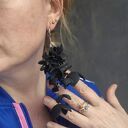 Czarne, leciutkie kolczyki boho w kształcie kwiatów - Ruda Klara (pojedynczy egzemplarz)