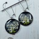 Kolczyki z żywicy z suszonymi kwiatami