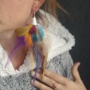 Kolorowe kolczyki z piór - oryginalna biżuteria boho