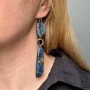 Długie asymetryczne kolczyki