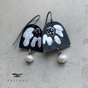 Kolczyki Flower with Pearl - białe i szare kwiaty z perłą