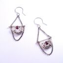 Sourire - Srebrne kolczyki wire wrapping z granatem - eleganckie wiszące kolczyki