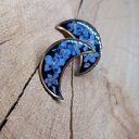 Kolczyki Księżyce z Niezapominajkami - Moon Resin (sztyfty, stal szlachetna)