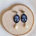 Kolczyki wyszywane Niezapominajki nocą z perłami