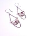 Sourire - Srebrne kolczyki wire wrapping z granatem - eleganckie wiszące kolczyki