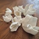 Klipsy długie białe kwiaty mogą być ślubne bardzo stylowe polecam zwracają uwagę duże leciutkie cudn