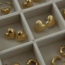 Złote kolczyki serca