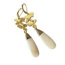 Smukłe kolczyki z perłami w kwiatach c1332