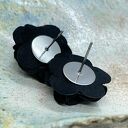 Czarne sztyfty z materiałowymi kwiatami - kolczyki handmade