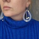 Białe siateczkowe kolczyki