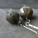 srebrne kolczyki - kule z surowego bursztynu