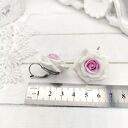 Wiszące kolczyki róże 2,5 cm, białe z różowym środkiem, kolczyki romantyczne eleganckie