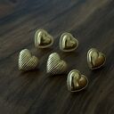 Złote kolczyki serca