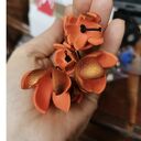 Kolczyki bardzo lekkie metaliczne kwiaty pomarańczowe