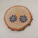 Frywolitkowe ze srebrnej, metalizowanej nici z szafirowymi koralikami, kolczyki