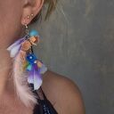 Kolorowe kolczyki boho z piórami i kwiatami