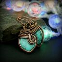 Wiszące kolczyki z howlitem - miedziane serduszka wire wrapping