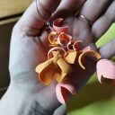 Kolorowe kwiaty na kołach - lekkie, długie kolczyki boho