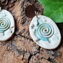 Kolczyki ceramiczne "Spirala Życia" - ręcznie robiony amulet szczęścia