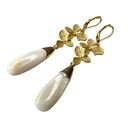 Smukłe kolczyki z perłami w kwiatach c1332