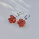 Kolczyki z folii termokurczliwej - koralowe kwiaty