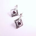 Srebrne kolczyki Caro z naturalnym granatem na sztyftach (wire wrapping)