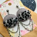 Kolczyki szare szydełkowe z koralikami i łańcuszkami