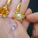 Złote Wiszące Kolczyki "Topaz Maxima" z Kryształami Preciosa