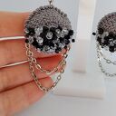 Kolczyki szare szydełkowe z koralikami i łańcuszkami