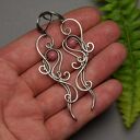 Oryginalne różowe długie kolczyki wire wrapping stal chirurgiczna