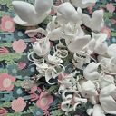 Białe kolczyki ślubne z kwiatami - lekkie i zwiewne handmade