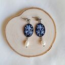 Kolczyki wyszywane Niezapominajki nocą z perłami