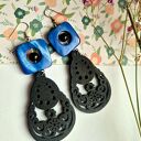Kolczyki z masy perłowej i drewna - długie, niebiesko-czarne boho handmade
