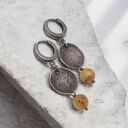 Srebrne z bursztynową kulką