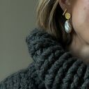 Złote kolczyki rurki