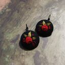 Ręcznie haftowane kolczyki dla Franciszki w kolorach czarnym i czerwonym - boho na filcu