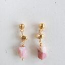 Kolczyki z opalem indyjskim wiszące, z mosiądzem złoconym