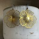 Kolczyki Subtle Flowers by Brass - srebrne bigle z kwiatami z mosiądzu