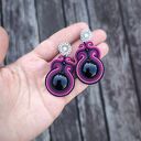 Kolczyki sutasz czarno fioletowe z ozdobnym sztyftem