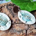 Kolczyki ceramiczne "Spirala Życia" - ręcznie robiony amulet szczęścia