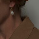 złote kolczyki z perłami i