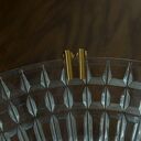 Złote kolczyki rurki