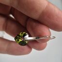 Kolczyki zielony kryształowe serca eleganckie wykonane w pojedynczym egzemplarzu Box L1