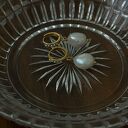 białe pozłacane złote kolczyki z perłami i