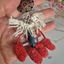 Kolczyki boho z pomponami - lekkie i efektowne