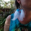 Boho ślubne kolczyki z różą i piórami - leciutkie